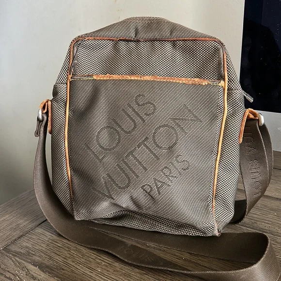 Louis Vuitton Damier Geant Shoulder Bag - Picture 2 of 16